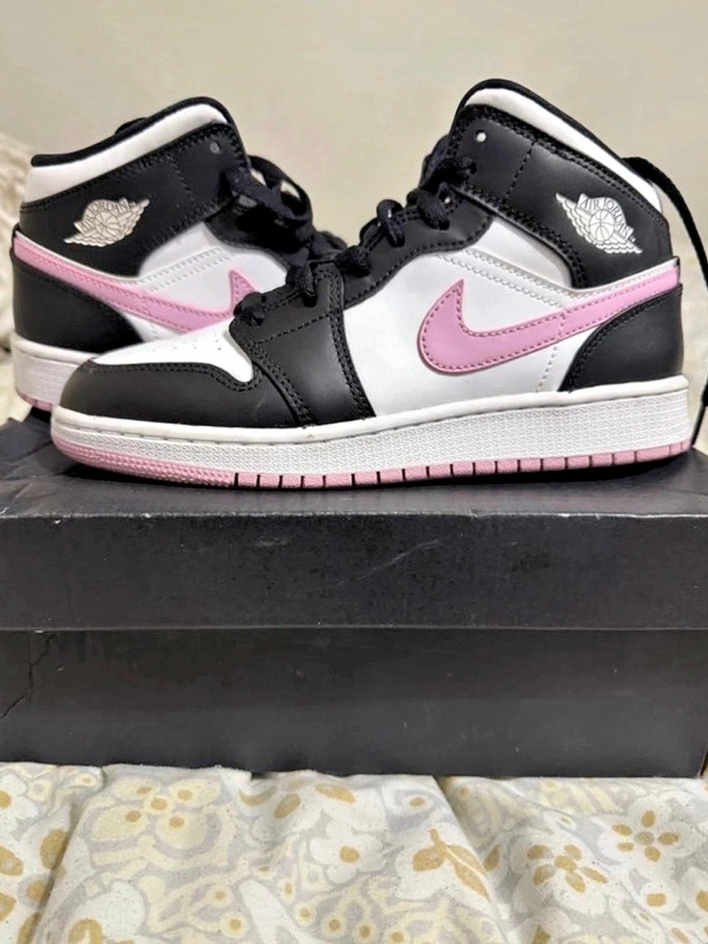 Nike Air Jordan 1 Mid Black & Pink Like New